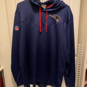 BNWT Mens Patriots Nike Dri Fit hooded long sleeve shirt size L